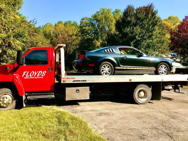 Floyds Towing Wrecker Service 6