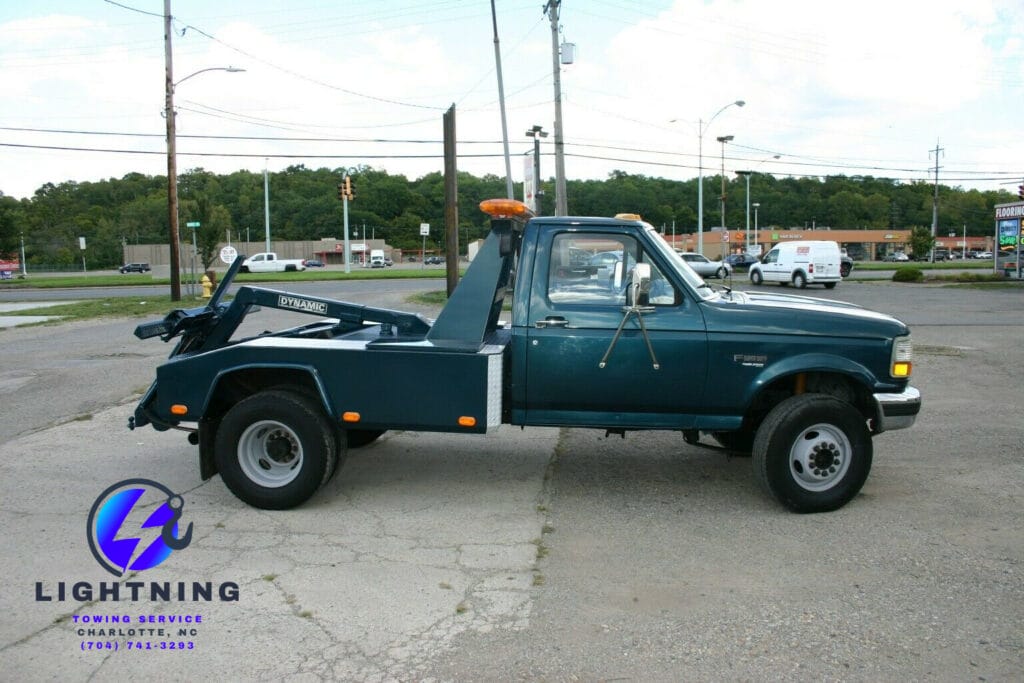 Lightning Towing Service 1 1024x683