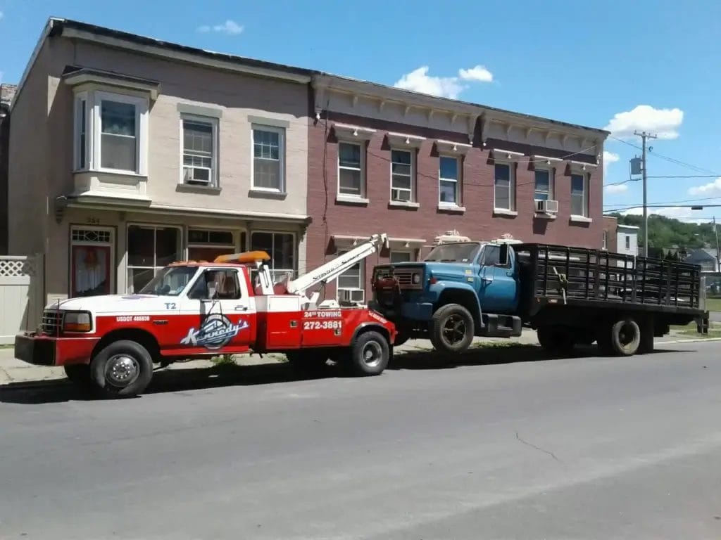 Towing a long truck 1024x768